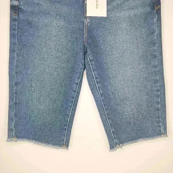 𝅺GOOD American Frayed Bermuda Denim Shorts 0/25 - Picture 5 of 9